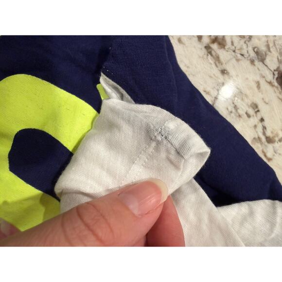 NWT VS Pink V-neck tee-XS - Picture 4 of 5